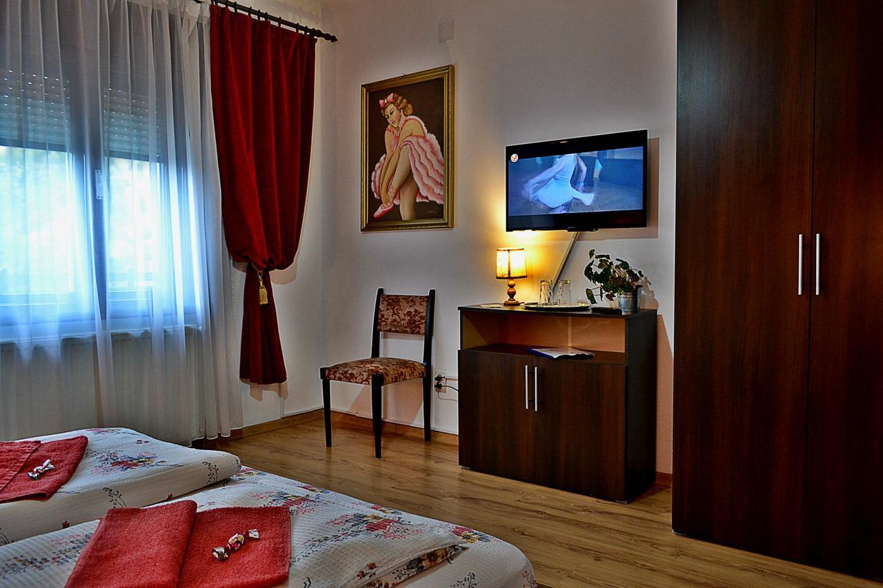 Hotel Casa Nobilium Turda Esterno foto